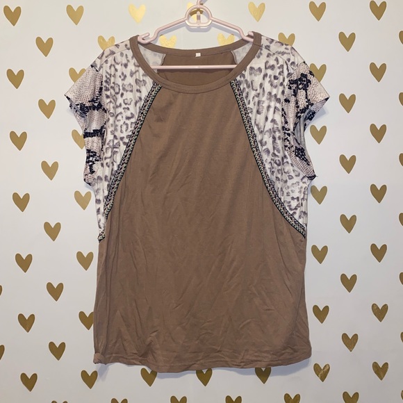 Animal sleeve boutique blouse - Picture 1 of 5